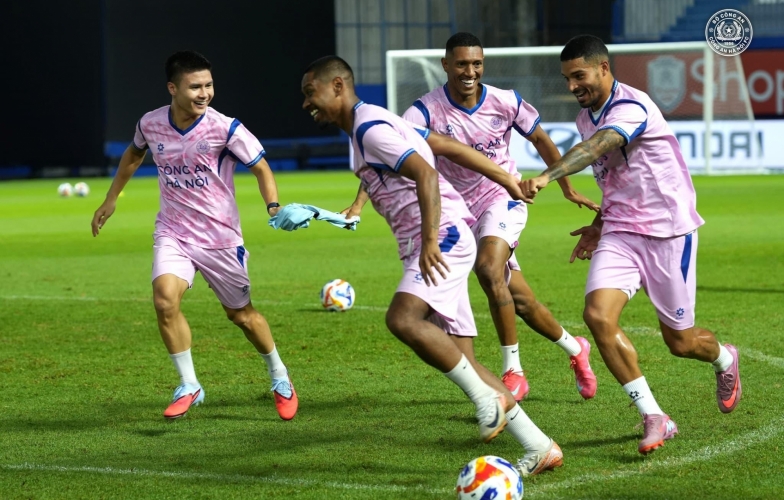 CAHN players step onto the Thai pitch, ready to face Chanathip.