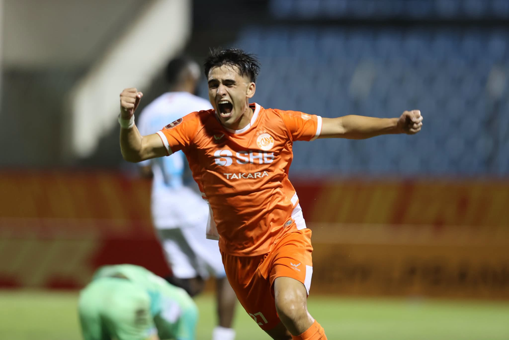 Sao U23 Việt Nam tỏa sáng trước khi dự ASIAD 2026; CLB Nam Định thua 0-3 khi nhận 2 thẻ đỏ - Ảnh 2. Sao U23 Việt Nam tỏa sáng trước khi dự ASIAD 2026; CLB Nam Định thua 0-3 khi nhận 2 thẻ đỏ - Ảnh 2.