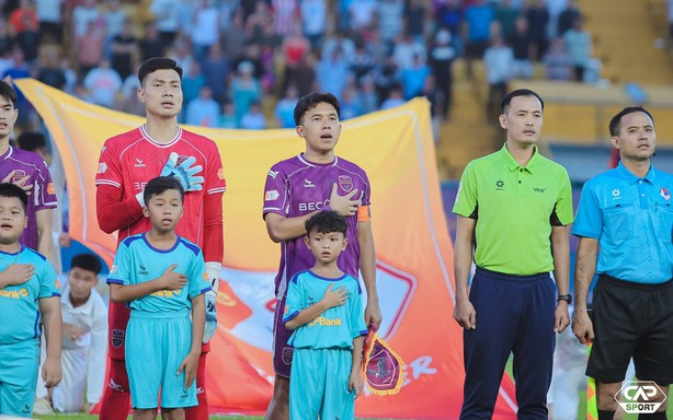 Võ Hoàng Minh Khoa secures his future, continuing his commitment with Becamex TP.HCM Club.