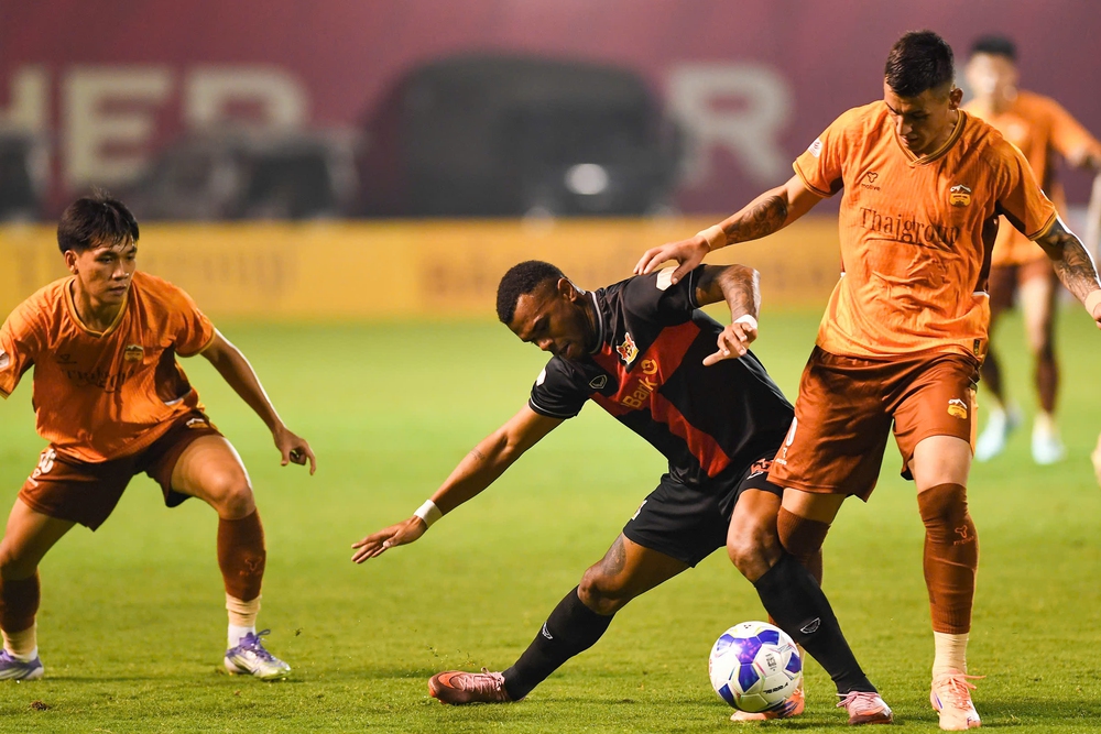 Cả Ninh Bình lẫn HAGL đều "đặt cược" với ông Vũ Tiến Thành - Ảnh 3. Cả Ninh Bình lẫn HAGL đều "đặt cược" với ông Vũ Tiến Thành - Ảnh 3.