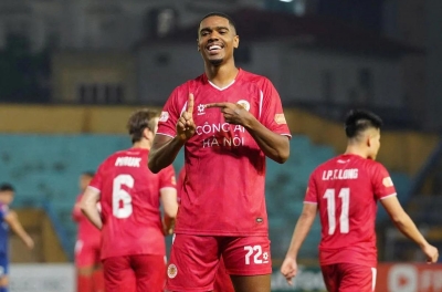 Vietnam's top Brazilian striker achieves an unprecedented career milestone