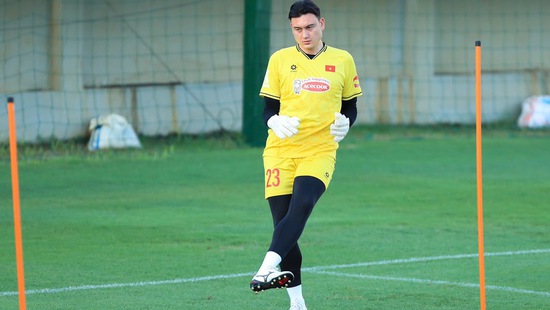 Đặng Văn Lâm replaces Nguyễn Filip as Coach Kim Sang Sik fields a youthful squad against Nepal