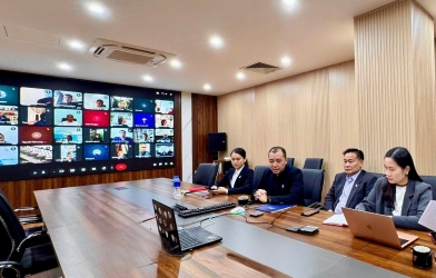 Vietnamese football continues thorough preparations for phase 2