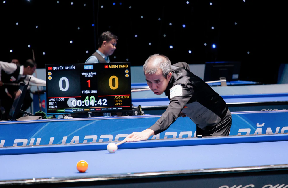 Quyết Chiến, Phương Vinh, Hồng Thái thẳng tiến vòng knock-out giải billiards quốc tế - Ảnh 1.