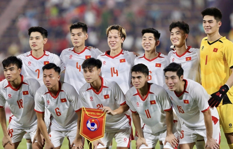 U23 Vietnam moved hearts by doing something special for midfielder Văn Trường