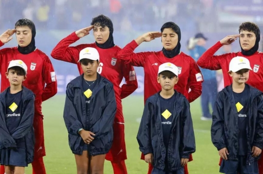 Iranian women's football team bus surrounded, players signal for help