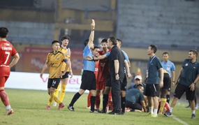 Vietnam Football Hot News Today April 11: Assistant Coach Popov Criticizes FIFA Referee; Vietnam Futsal Competes for Bronze Medal with Australia