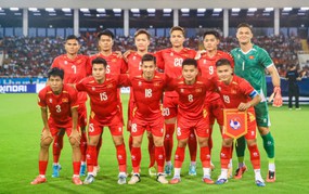 Hot Vietnamese football news today 11/8: Vietnam national team gains FIFA points; Quang Hai focuses on training for Malaysia match