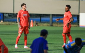 Hot Vietnamese football news today June 25: New recruit quickly integrates with Vietnam national team; Dong Nai Club parts ways with 10 players