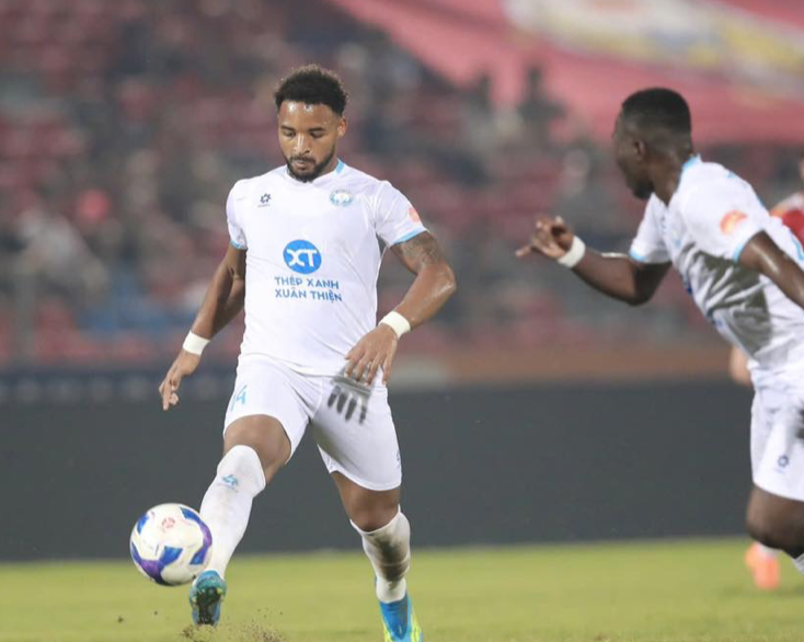 Xuân Son mệt mỏi, Nam Định xứng đáng phơi áo trước Hoàng Anh Gia Lai - Ảnh 3. Xuân Son mệt mỏi, Nam Định xứng đáng phơi áo trước Hoàng Anh Gia Lai - Ảnh 3.