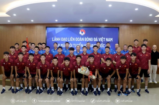 Vietnam's U19 team receives a morale boost ahead of the Southeast Asian tournament