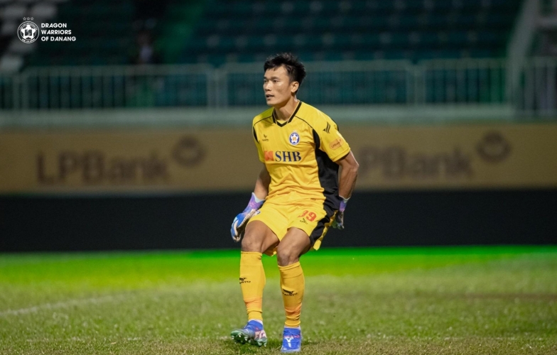 守門員裴進勇手術成功