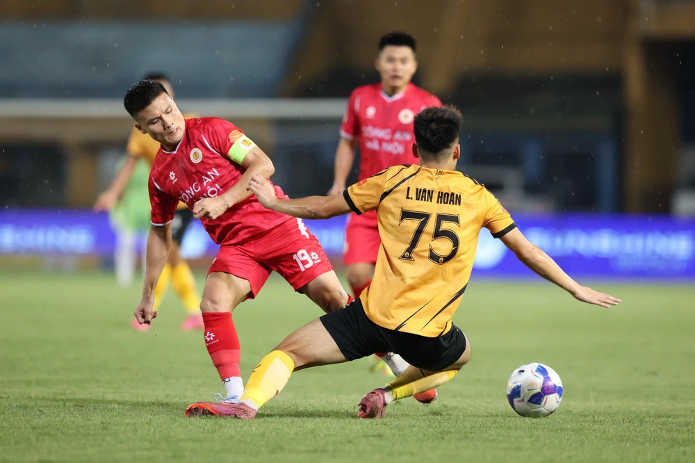 Tin nóng bóng đá Việt hôm nay 20/5: CAHN hướng tới 5 kỷ lục tại V-League; HLV Roland tin U17 Việt Nam tiến bộ tại World Cup - Ảnh 1. Tin nóng bóng đá Việt hôm nay 20/5: CAHN hướng tới 5 kỷ lục tại V-League; HLV Roland tin U17 Việt Nam tiến bộ tại World Cup - Ảnh 1.