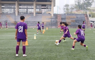 A large number of young Vietnamese football players are heading to Australia to compete.
