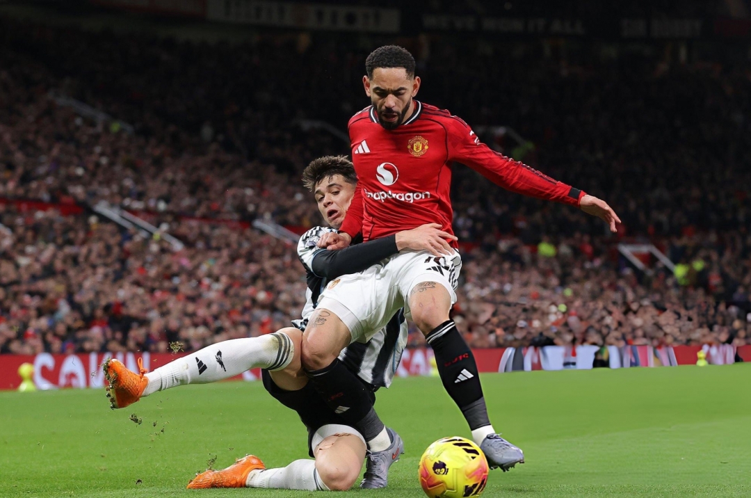 Toppling Newcastle, MU closes in on Premier League top 4
