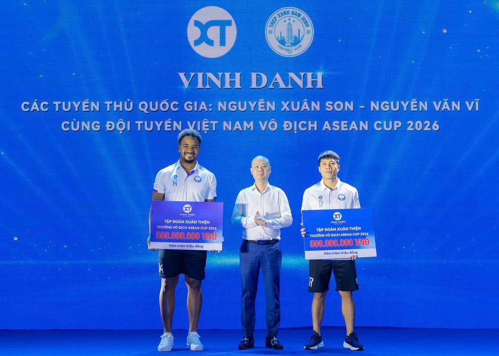 Xuân Son nổi tiếng và giàu có nhờ bóng đá Việt Nam, nay cùng vợ lấn sân kinh doanh - Ảnh 3. Xuân Son nổi tiếng và giàu có nhờ bóng đá Việt Nam, nay cùng vợ lấn sân kinh doanh - Ảnh 3.