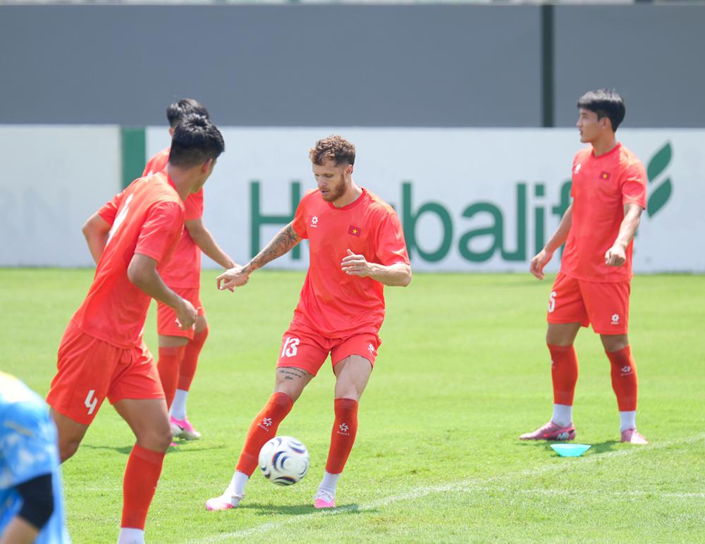 Singapore và Indonesia sẽ định hình tham vọng của bóng đá Việt Nam - Ảnh 2.