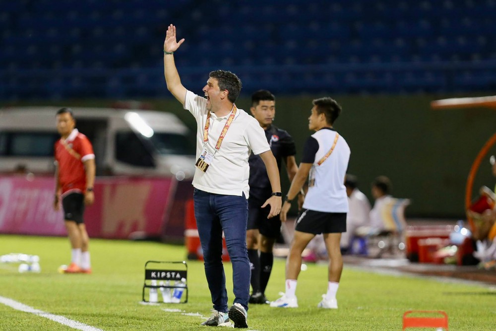 HLV ngoại chật vật ở V-League - Ảnh 6. HLV ngoại chật vật ở V-League - Ảnh 6.