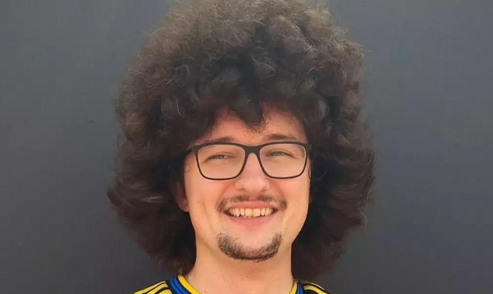 Sao MU 'mỉa mai' CĐV tóc dài khi không được cắt tóc