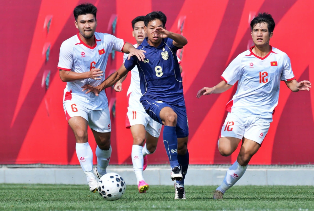 Thất bại kép và lời nhắc cần thiết cho bóng đá Việt Nam - Ảnh 2.
