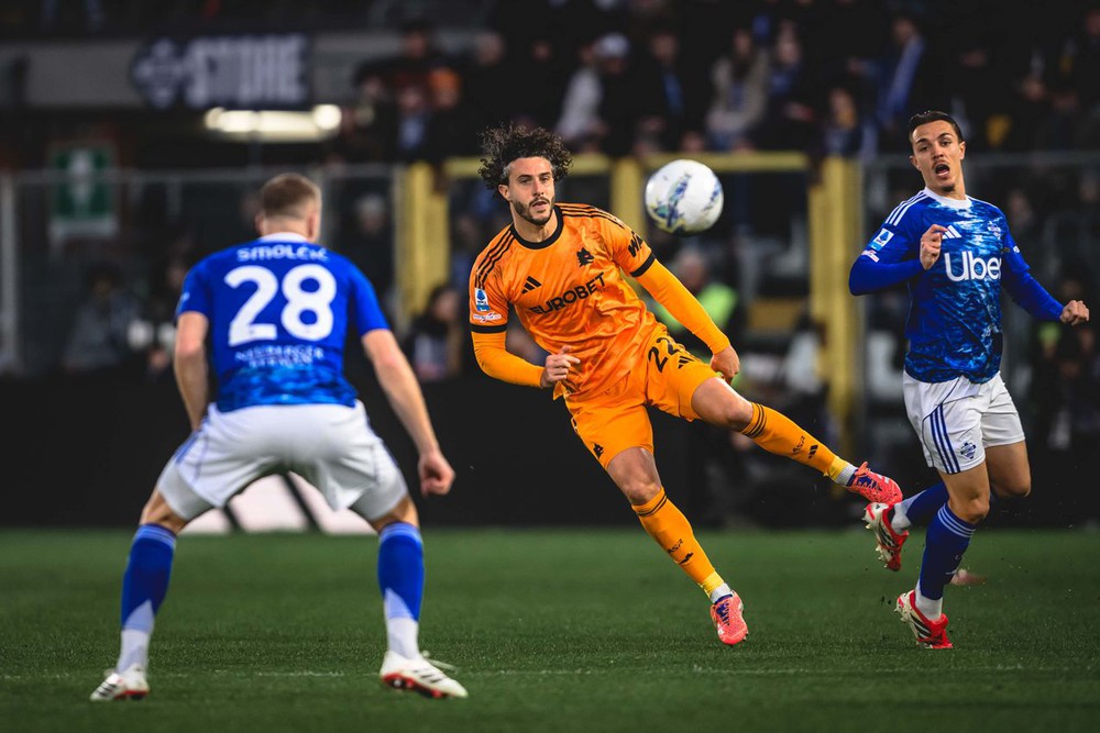 Cuộc đua Top 4 Serie A: Como, Roma không đầu hàng - Ảnh 1.