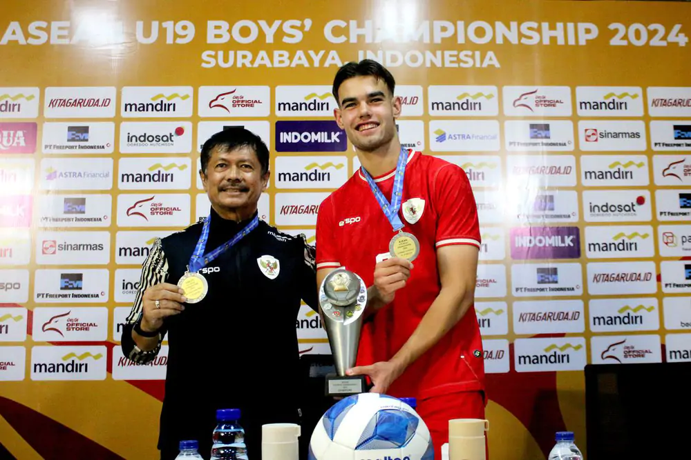 Ngoài Mitchell Baker, ĐT Indonesia còn có 'gà son' Jens Raven - Ảnh 1. Ngoài Mitchell Baker, ĐT Indonesia còn có 'gà son' Jens Raven - Ảnh 1.