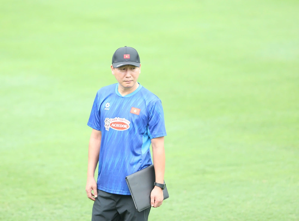 Đội mạnh, cần “đối cứng” - Ảnh 1.