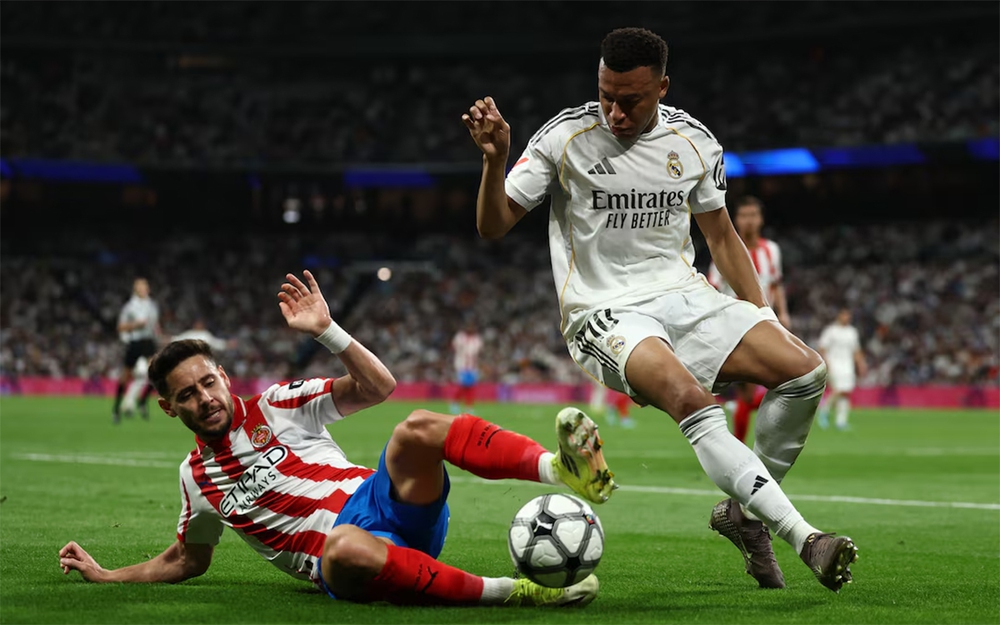 Real Madrid mất điểm ở sân nhà, "buông súng" trong cuộc đua vô địch La Liga với Barcelona - Ảnh 1.