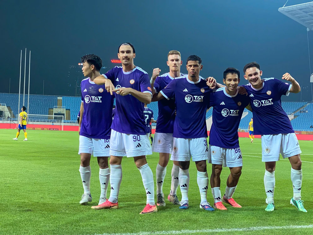 Hai Long hạnh phúc với chiến thắng đầu tiên của Hà Nội FC - Ảnh 2.