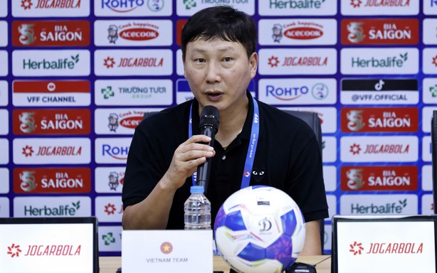 Coach Kim Sang Sik: 'Dinh Bac's competition with Xuan Son is good for the Vietnam national team'