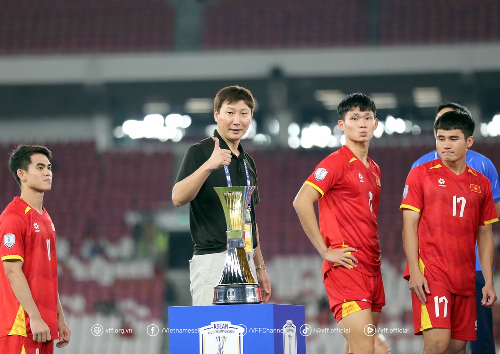 Đấu Hàn Quốc, UAE, đội tuyển Việt Nam chờ màn "lột xác" mới - Ảnh 1. Đấu Hàn Quốc, UAE, đội tuyển Việt Nam chờ màn "lột xác" mới - Ảnh 1.