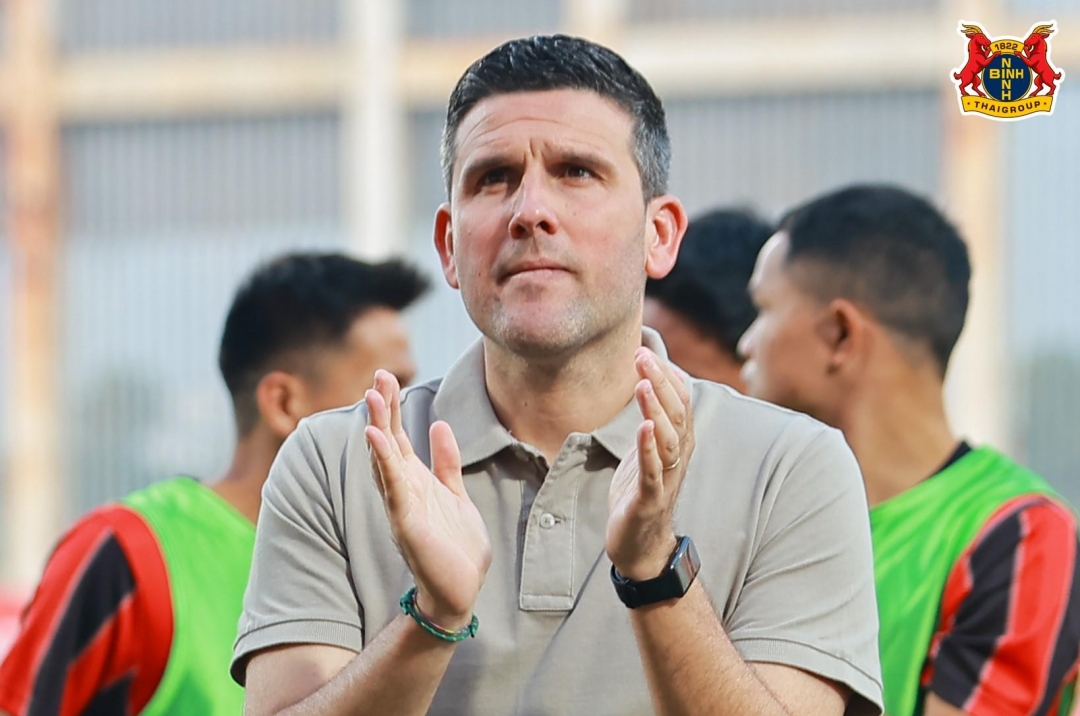 Spanish coach highly praises Vietnamese overseas player Trần Thành Trung after 3-1 victory