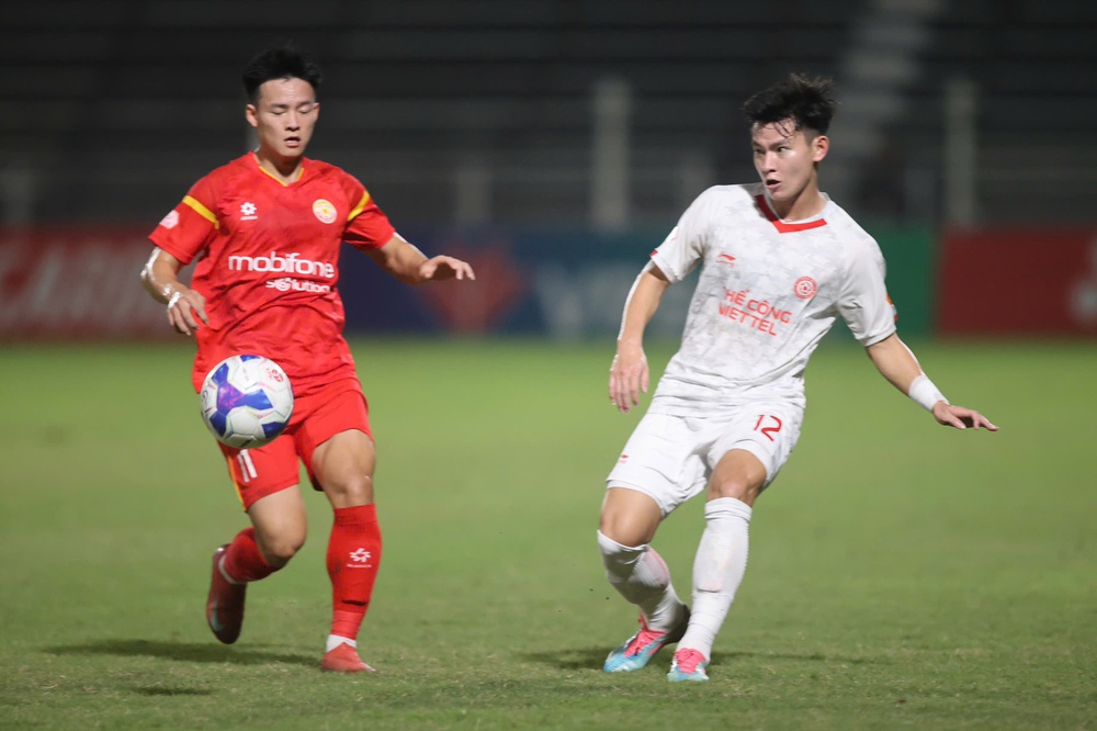 Bất ngờ nhen nhóm hy vọng trụ hạng cho đội bóng của ngôi sao U23 Việt Nam - Ảnh 2.