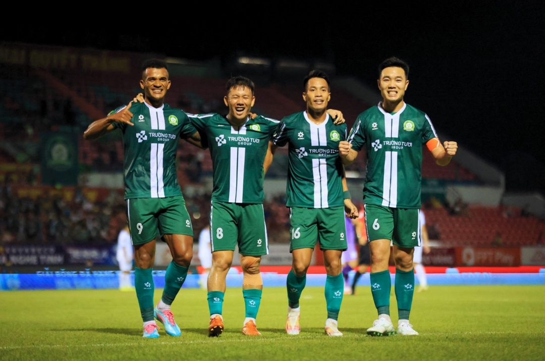 Live: Long An vs Đồng Nai - Minh Vương and Xuân Trường Start