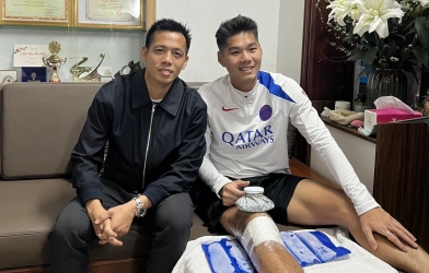 Văn Quyết unexpectedly showed a warm gesture towards his junior Hiểu Minh during the Lunar New Year.