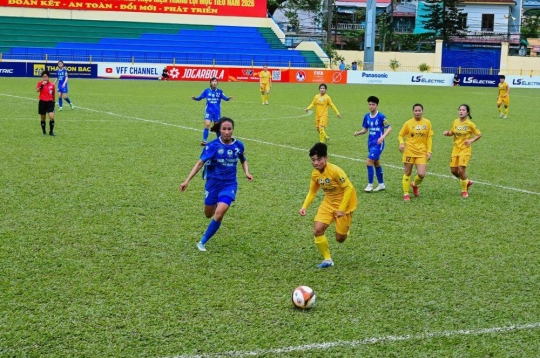 Bích Thùy scores a hat-trick, Thái Nguyên T&amp;T stages an incredible comeback