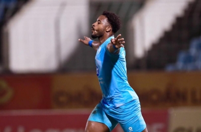 Xuân Son scores, Nam Dinh advances to the semifinals of the National Cup 2025/26