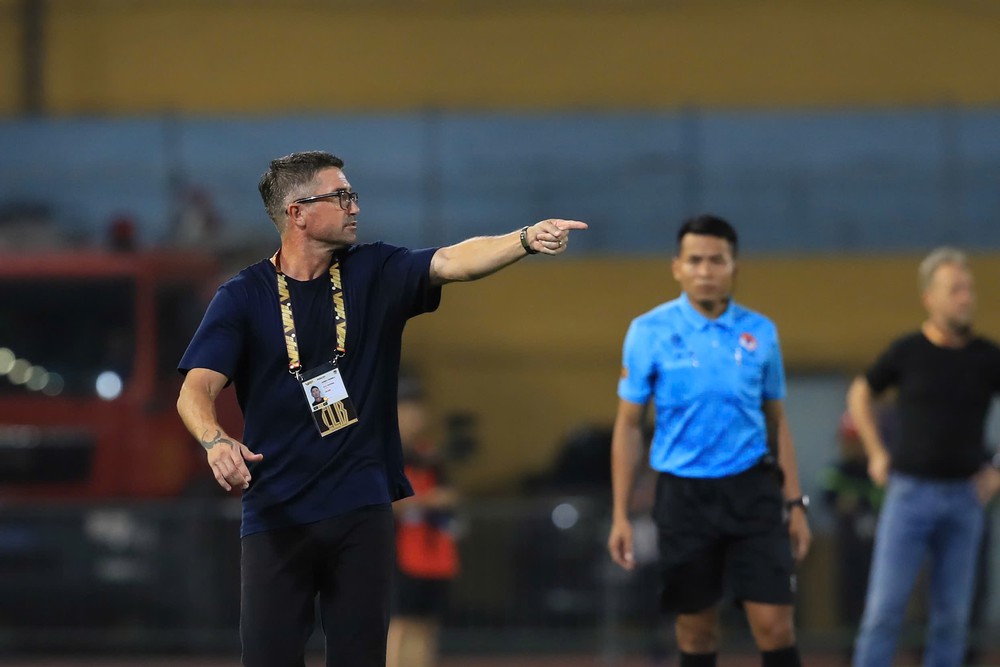 HLV ngoại chật vật ở V-League - Ảnh 2. HLV ngoại chật vật ở V-League - Ảnh 2.
