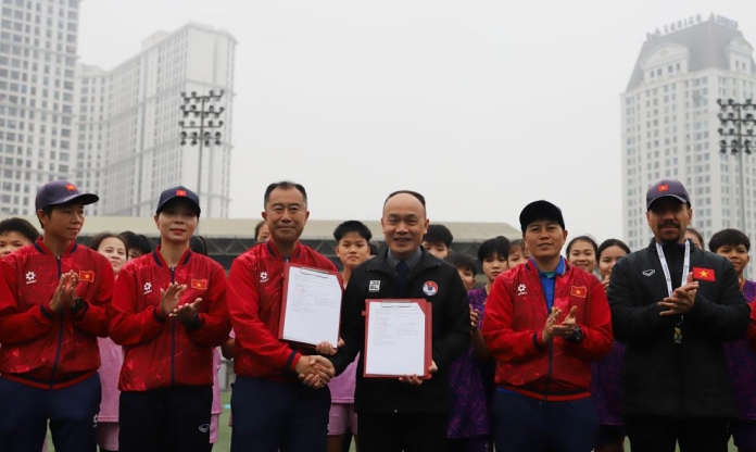 CHÍNH THỨC: LĐBĐ Việt Nam gia hạn với HLV Nhật Bản