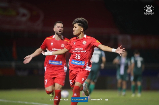 Continuing to score goals, the rare overseas Vietnamese awaits his day to join the Vietnam national team.