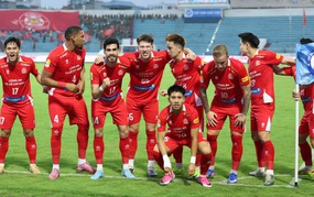 HLV Kim Sang Sik witnesses many surprises at Thien Truong Stadium