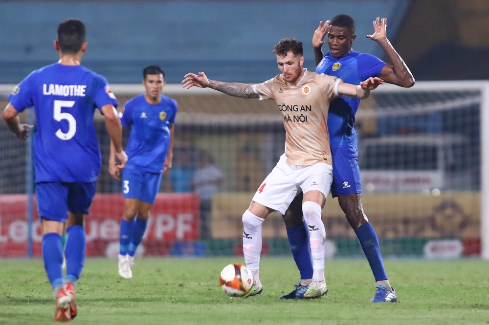 Có thêm tiền đạo Brazil nhập tịch, HLV Kim Sang Sik khó chọn hàng công cho tuyển Việt Nam - Ảnh 2.