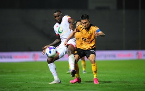 Hot Vietnamese football news today March 2: Vietnam women's national team's Asian record broken; FIFA yet to lift transfer ban on Thanh Hoa FC.