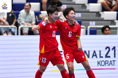Indonesian fans collectively erupted after losing the bronze medal to the Vietnamese team.