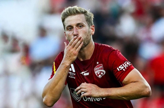 The high-level foreign player of CAHN finds himself in an ironic situation in the Asian Champions League.