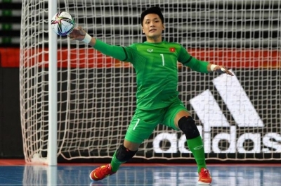 Top goalkeeper in the world returns, Vietnam national team draws 2-2 with Thailand