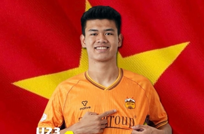 The 19-year-old nearly 2-meter treasure of HAGL causes Xuan Son to 'power off' and sparks excitement.