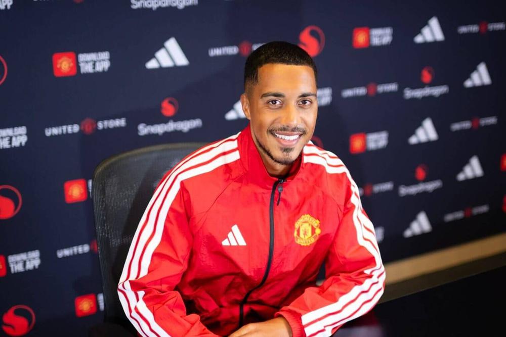 Nửa kia thành Manchester: Canh bạc của Carrick ở Old Trafford - Ảnh 1. Nửa kia thành Manchester: Canh bạc của Carrick ở Old Trafford - Ảnh 1.