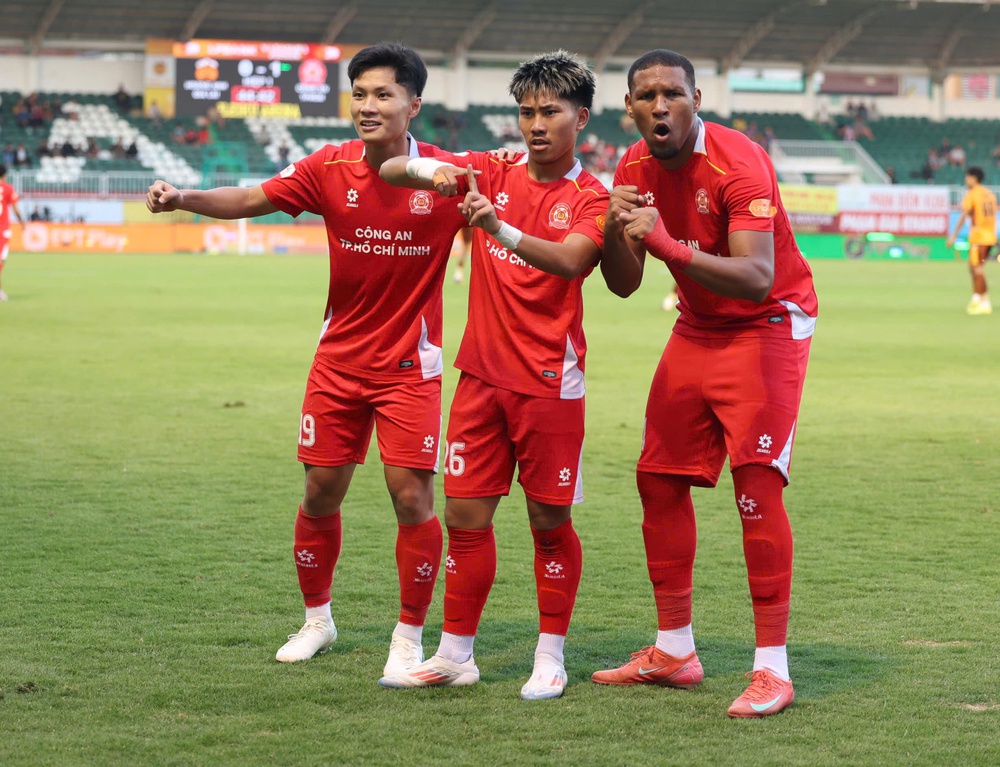 Cầu thủ Việt kiều nổi bật V-League chưa thể hoàn thành giấc mơ khoác áo đội tuyển - Ảnh 3. Cầu thủ Việt kiều nổi bật V-League chưa thể hoàn thành giấc mơ khoác áo đội tuyển - Ảnh 3.