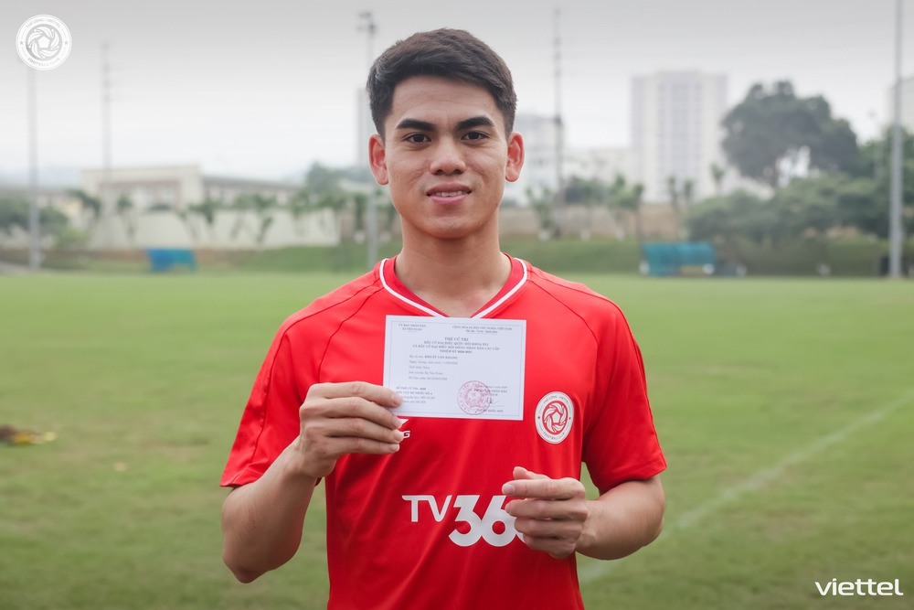45 cầu thủ Thể Công Viettel sẵn sàng cho hoạt động bầu cử ngày 15/3 - Ảnh 1.